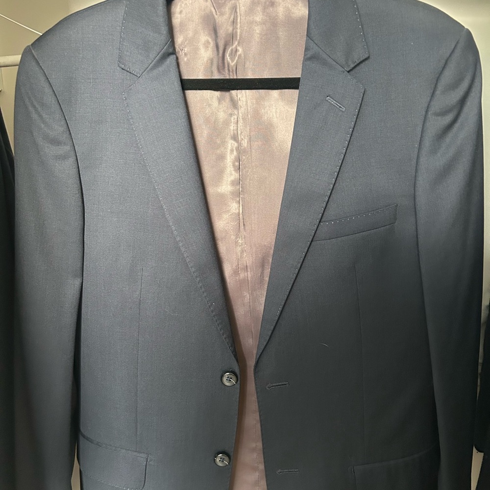 Dark Blue Blazer with Notched Lapels and Tailored Fit